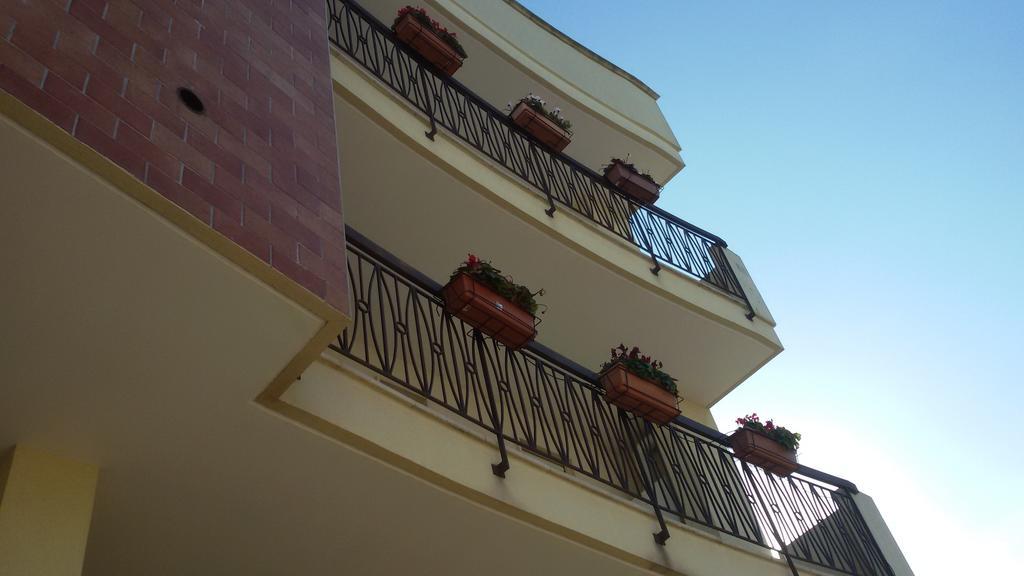 Ciao Hotel & Residence - Apartments Конверсано Екстер'єр фото