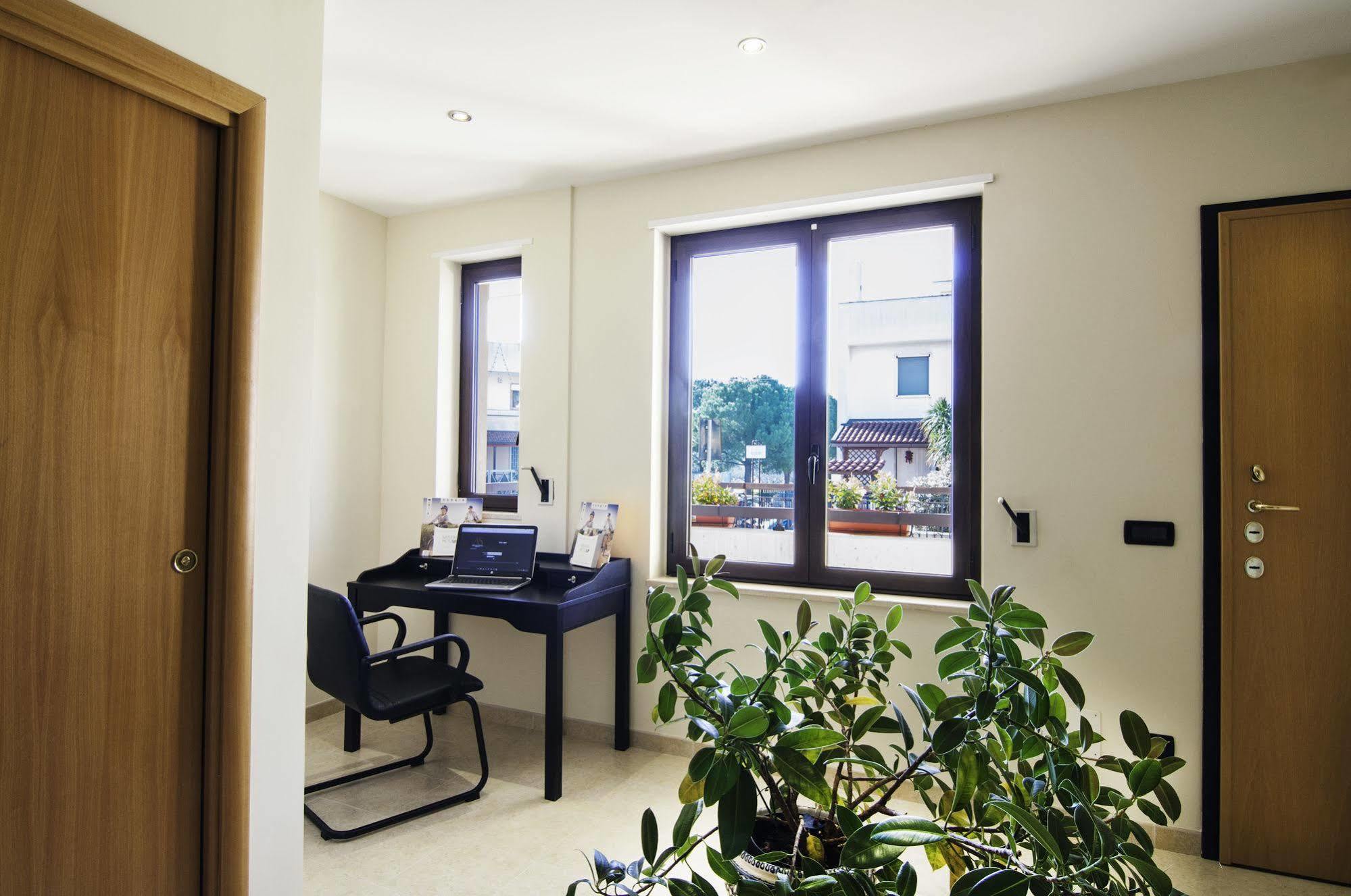Ciao Hotel & Residence - Apartments Конверсано Екстер'єр фото
